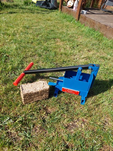 Briquette maker eco friendly - ,